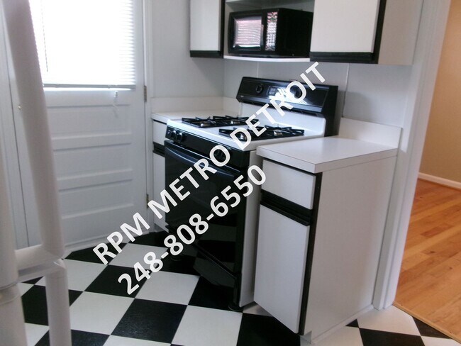 Building Photo - Charming Townhome in Birmingham