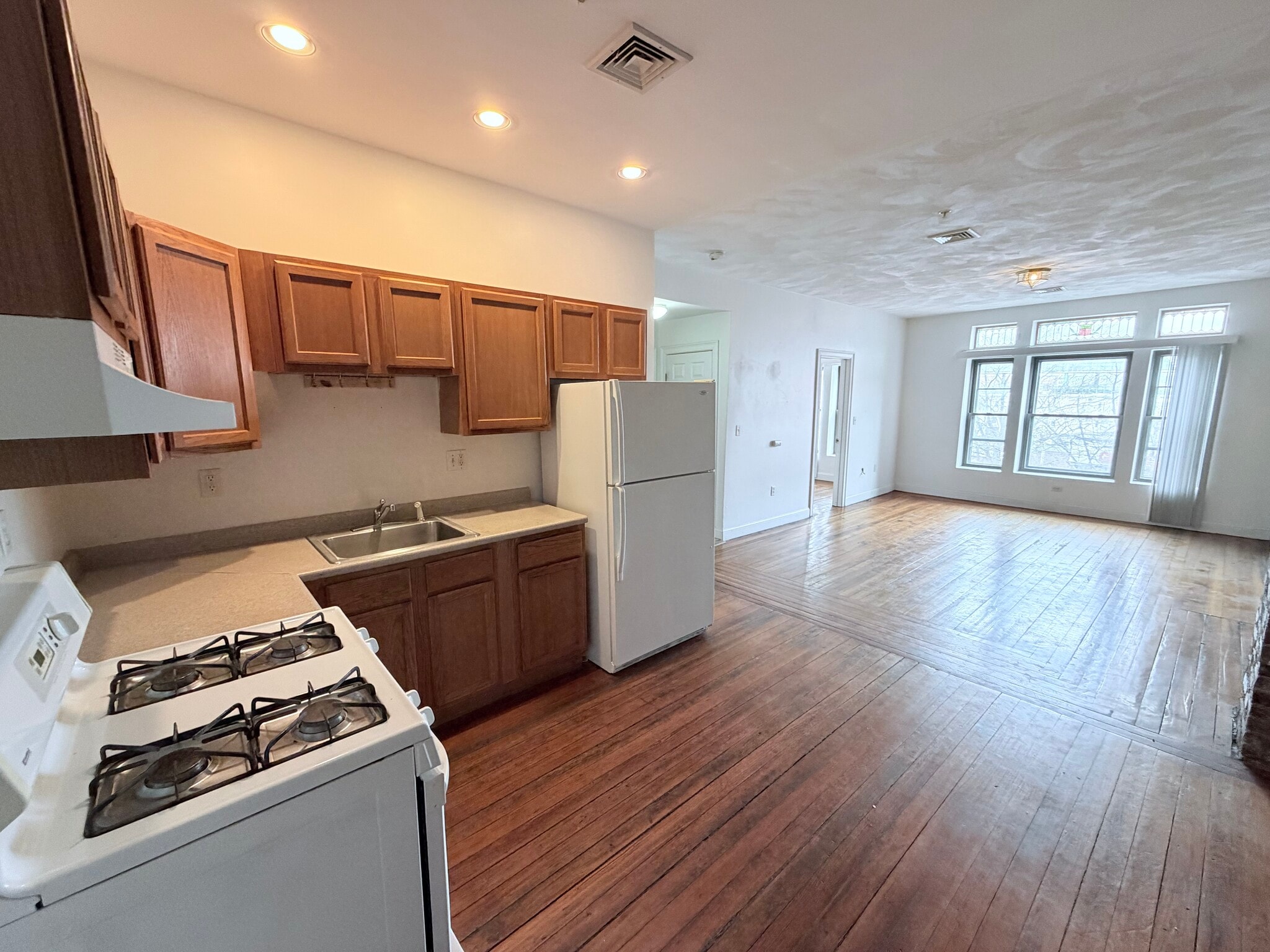 Building Photo - 173 Winnisimmet St