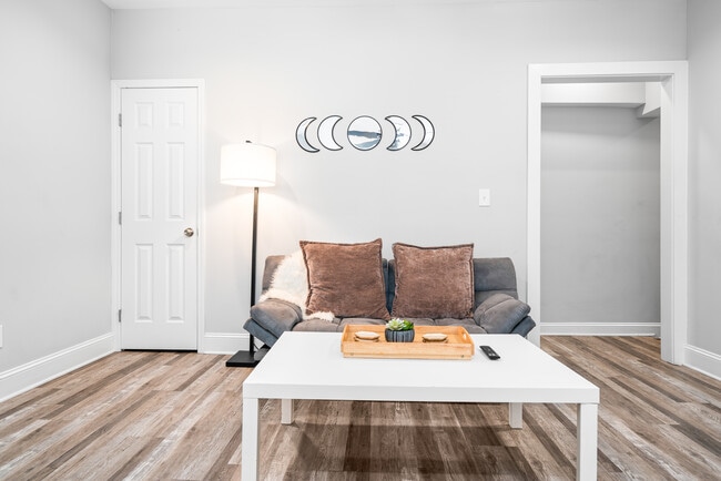 Building Photo - Hapeville - 724B