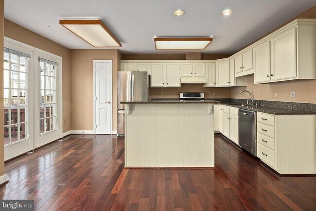 Building Photo - 3912 Maximilian Ct