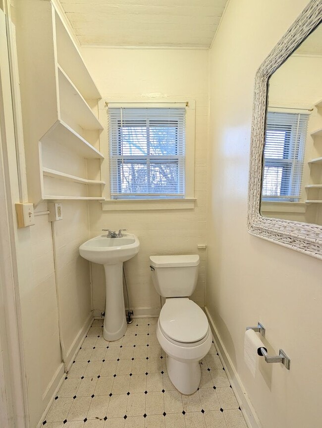 Building Photo - Chester Hill Cottage