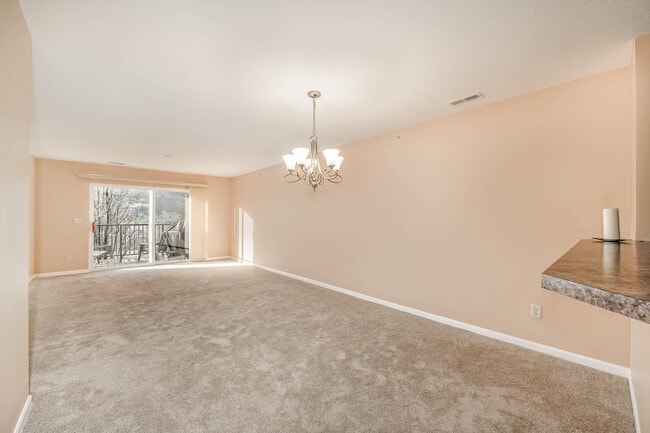 Building Photo - 2215 Rolling Hills Dr