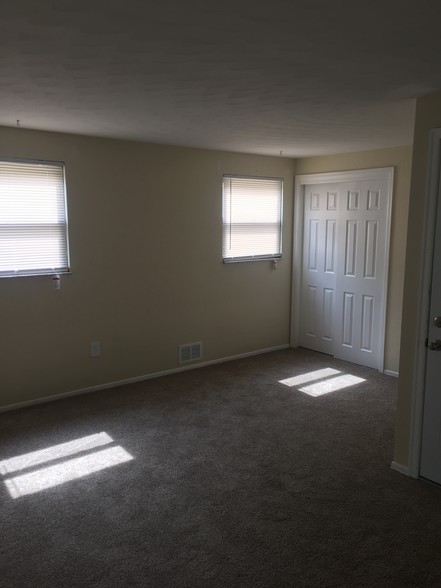 Living room - 3139 Glendale Ave