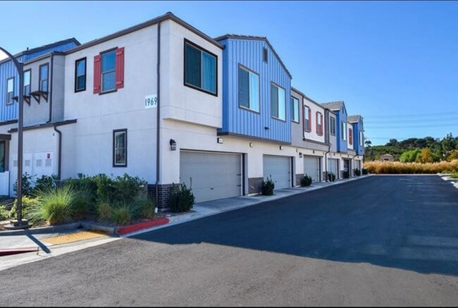 Building Photo - 306 Farmhouse Dr