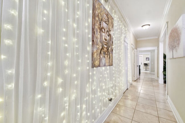 Building Photo - 509 S Willow Ave