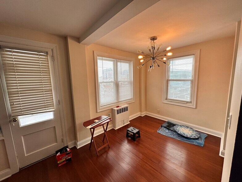 Building Photo - 700 Summer St