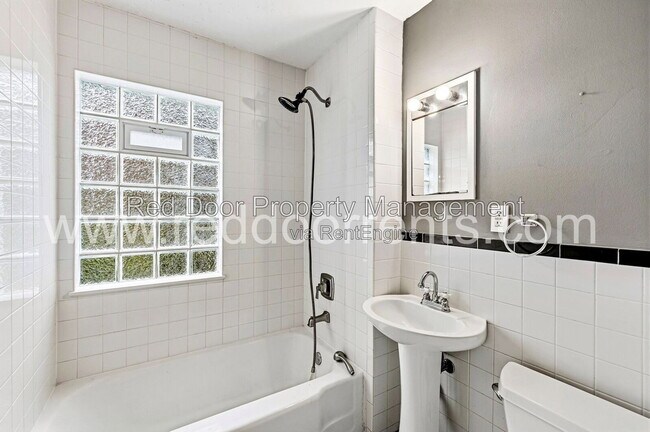 Building Photo - 129 E 49th St