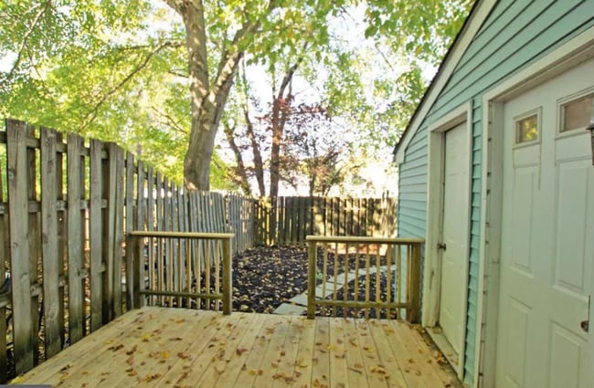 Building Photo - 90 Village Dr