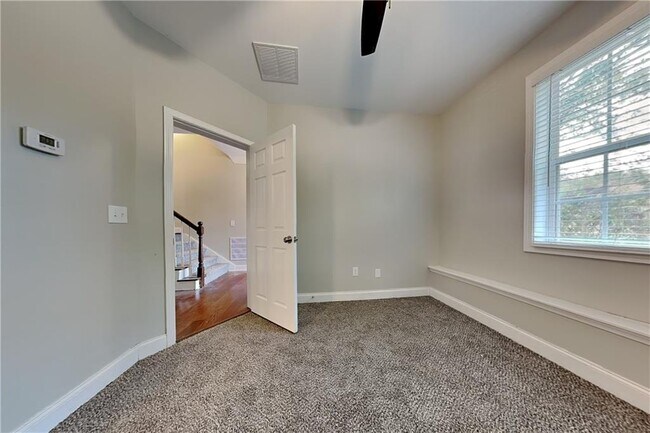 Building Photo - 4915 Wycliffe Dr SW