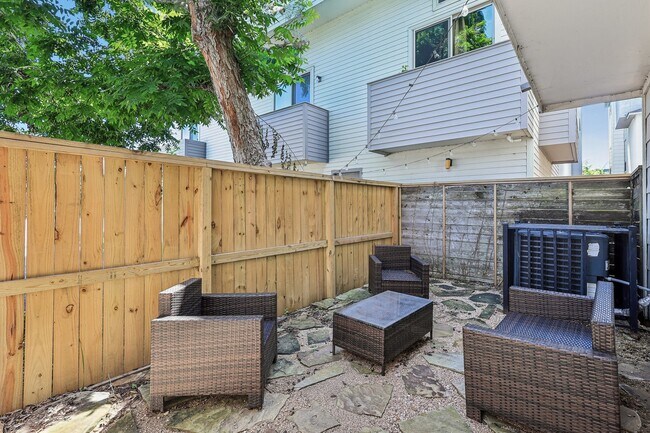 Building Photo - 2305 Camden Dr