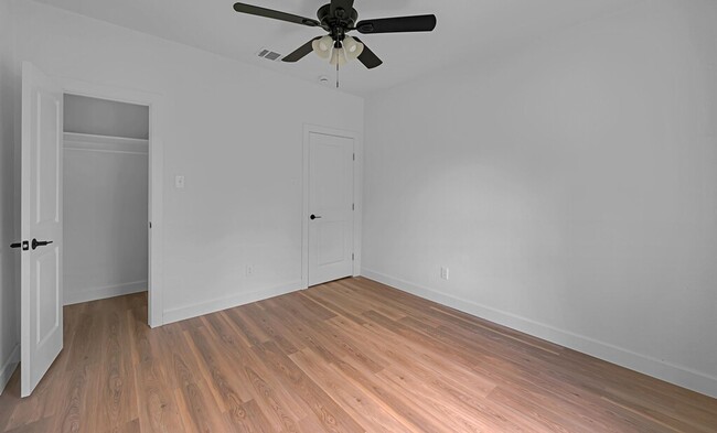 Building Photo - Well-maintained 4BD/2BA - Available in May!