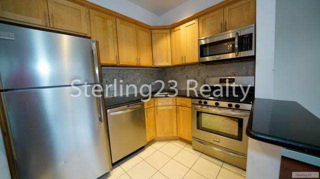 Building Photo - 2 bedroom in Astoria NY 11106