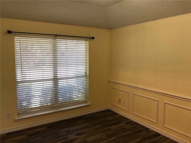 Building Photo - 1300 Rosewood Ln