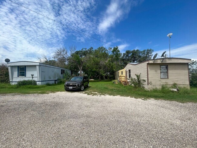 Building Photo - 2 BD 1 BA Mobile in Quiet Park Available Now!