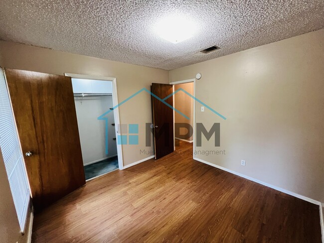 Building Photo - 124 Hardwood Dr