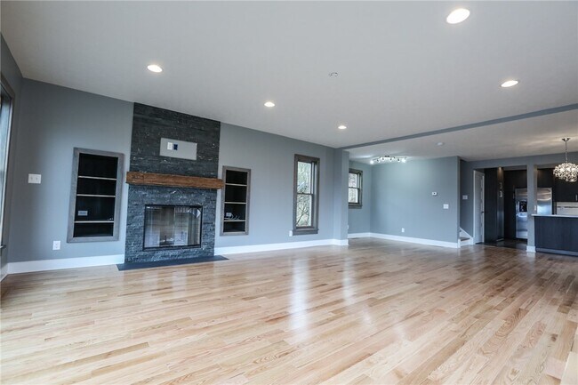 Building Photo - 1370 Bay Shore Blvd