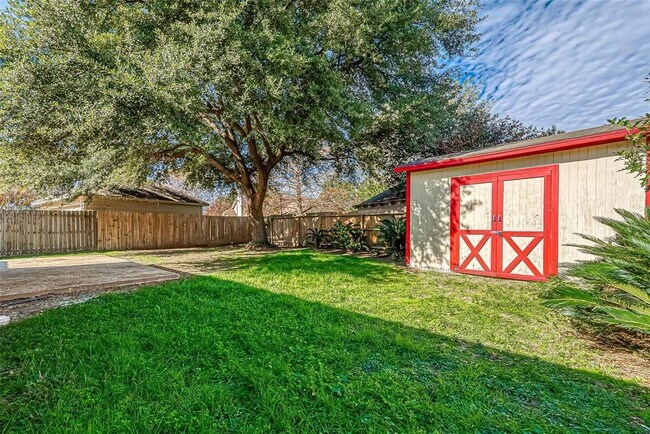 Building Photo - 6419 New World Dr