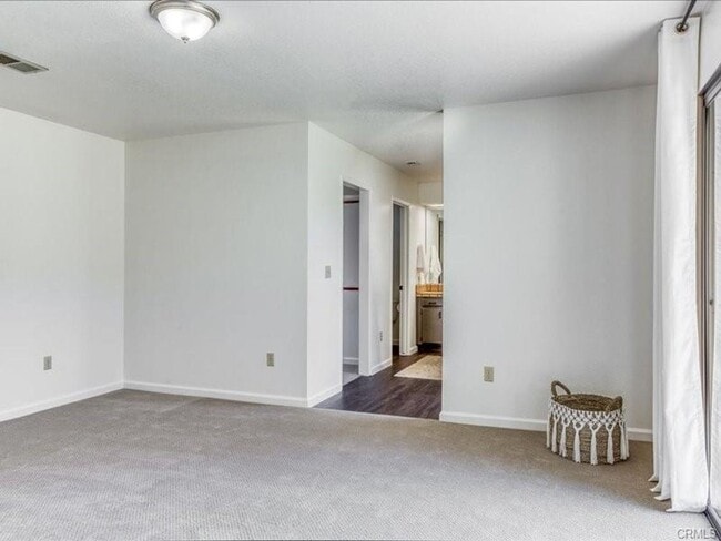 Building Photo - Spacious 3-Bedroom by Meadow Park with Lar...