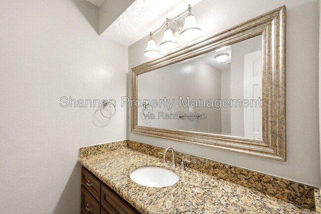 Building Photo - 7239 N Hearthstone Green Dr