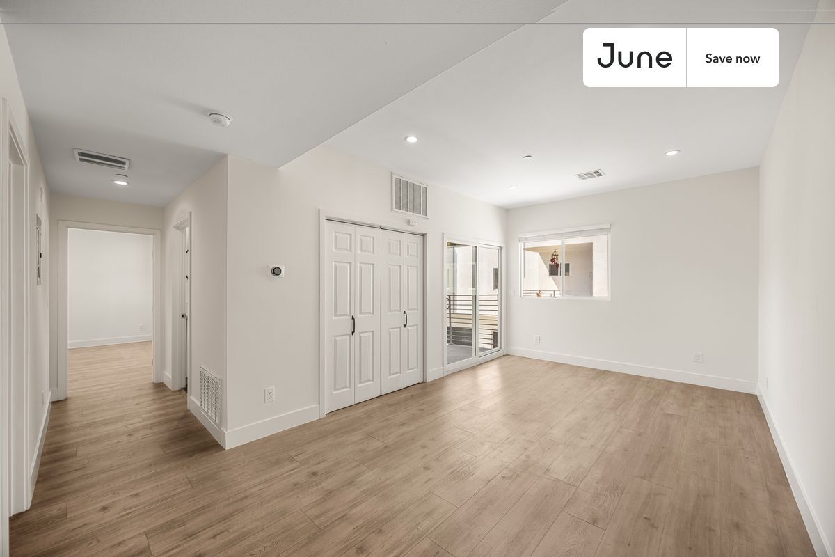 Building Photo - 5637 Riverton Ave