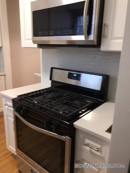 Building Photo - 337 Tappan St