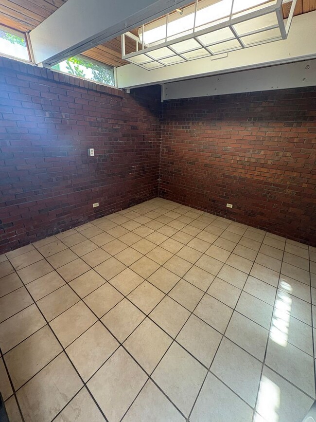 Building Photo - 3/2.5 Close to TMH and Governor Square