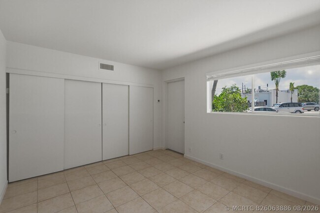Building Photo - 4529 NE 21st Ave