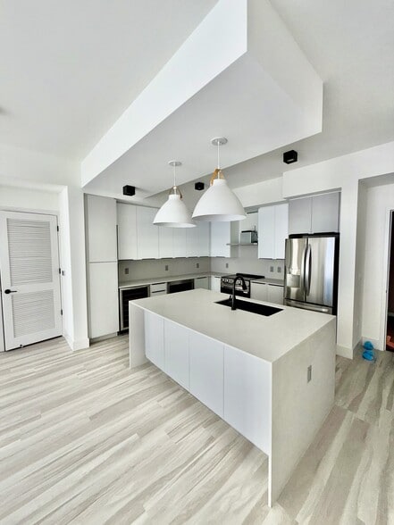 Building Photo - 18631 NE 25th Pl