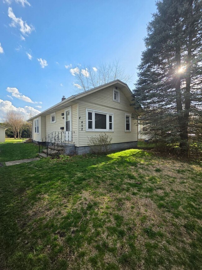 Building Photo - 2 Bedroom 1 Bath House for Rent Kent Ohio.