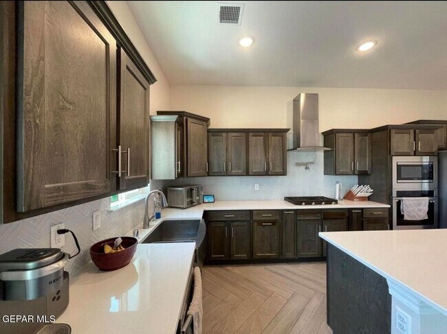 Building Photo - 420 Villa Socorro Pl