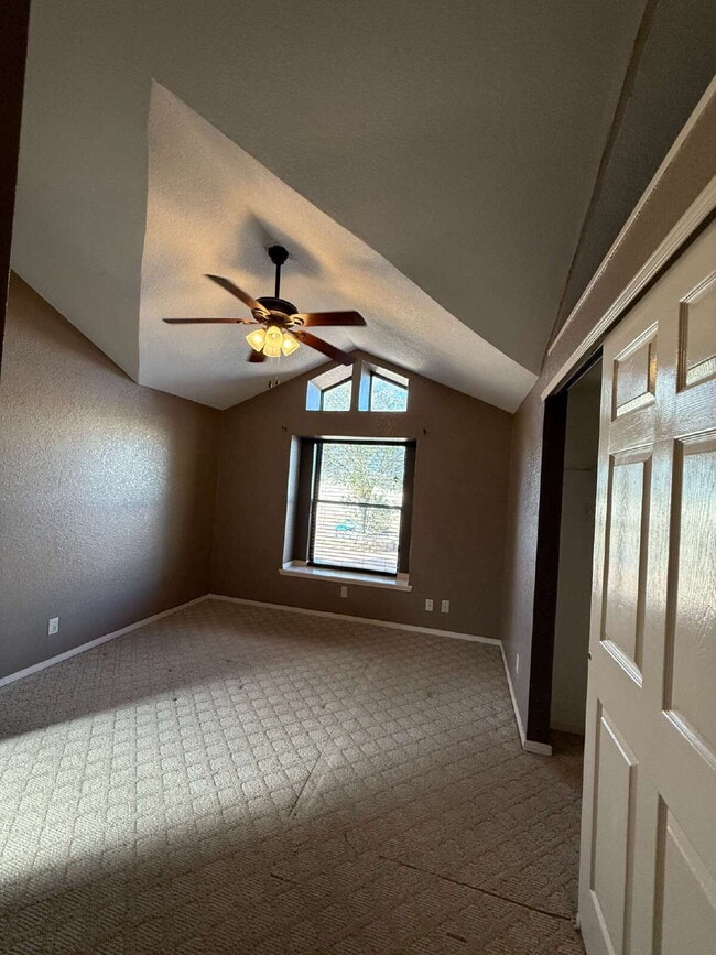 Building Photo - 15327 Woodhill Ct