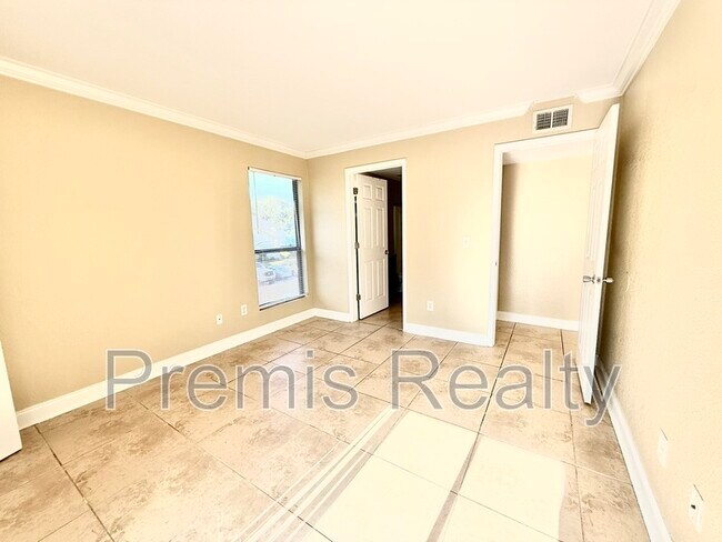 Building Photo - 455 Alt 19