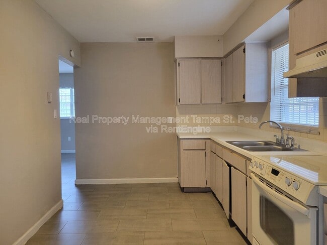 Building Photo - 3001 E Jean St