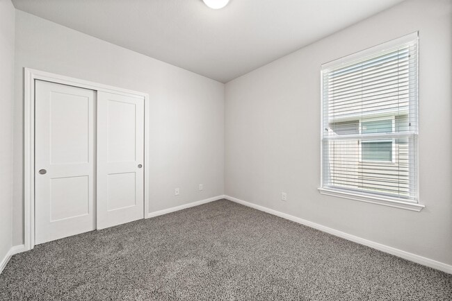 Building Photo - 604 La Parra Bend