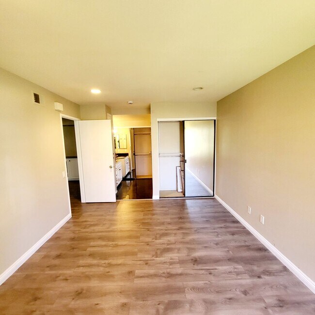 Building Photo - Carmel Valley, 1 bedroom plus loft (office or 2nd bedroom), Fireplace, Balcony, Wonderful surroun...