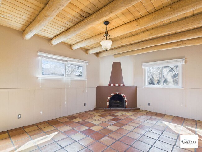 Building Photo - 204 Solana Dr