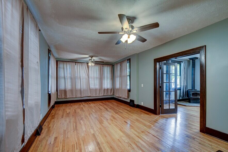 Building Photo - 816 N 43rd St