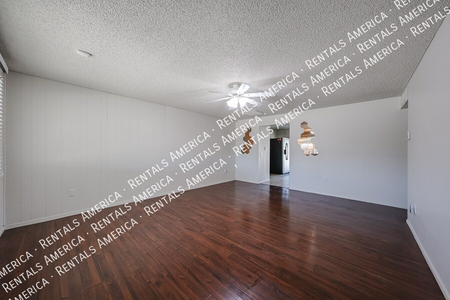 Building Photo - 3550 E Voltaire Dr
