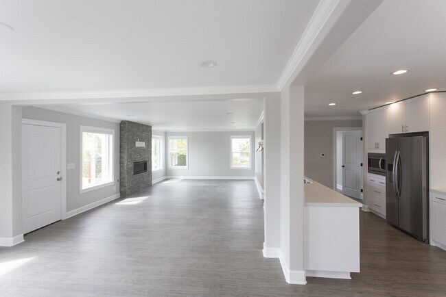 Building Photo - Newly Remodeled 3 Bedroom House by La Joll...