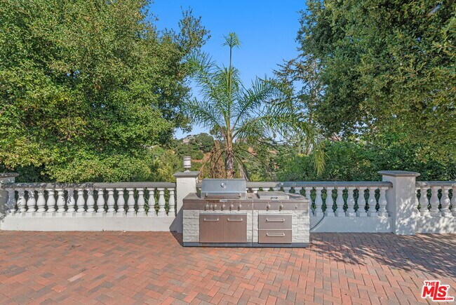 Building Photo - 3200 Oakley Dr