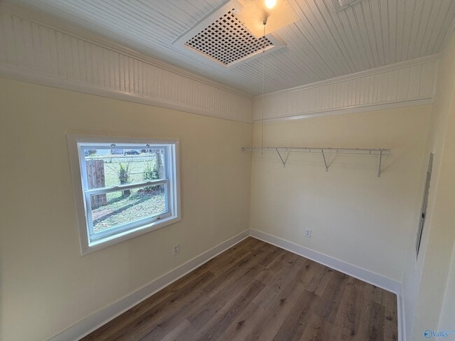 Building Photo - 1821 7th St SE