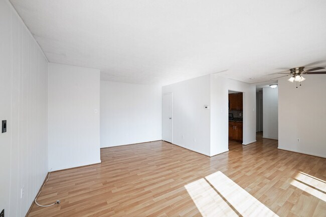 Building Photo - 6145 Edsall Rd