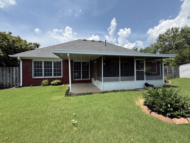Building Photo - 238 Pebble Brook Dr
