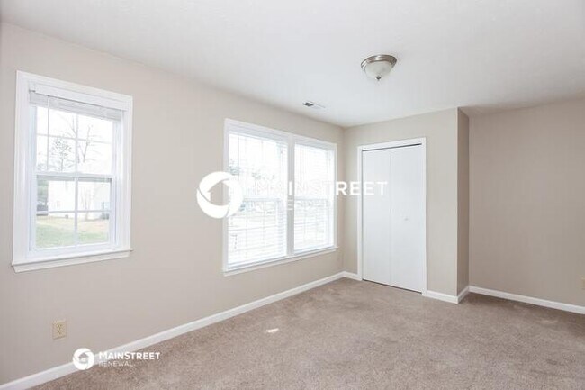 Building Photo - 4 Bedroom Pet-Friendly Home in Charlotte, NC with Main Street Renewal