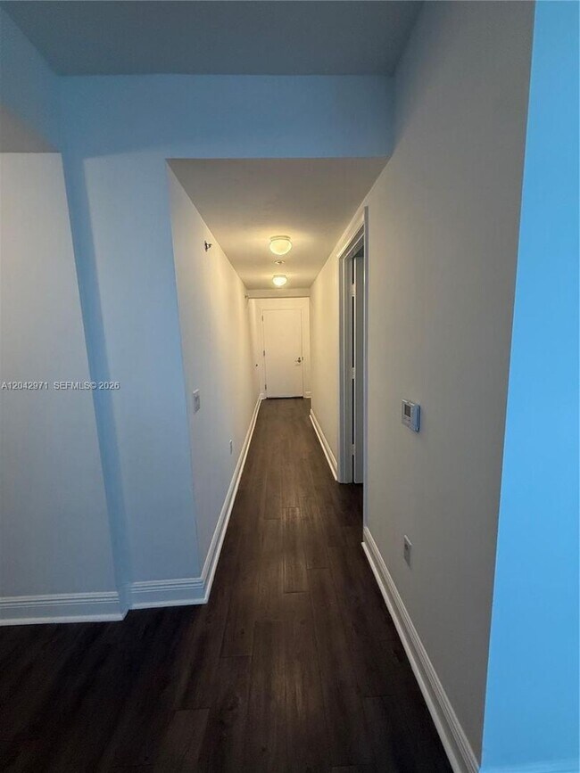 Building Photo - 2681 N Flamingo Rd