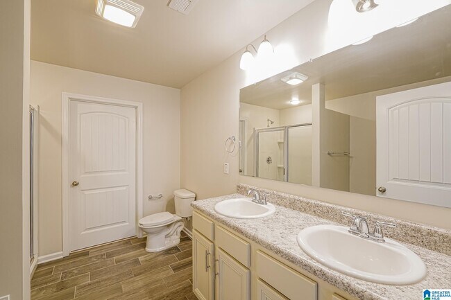 Building Photo - 180 Belmont Way