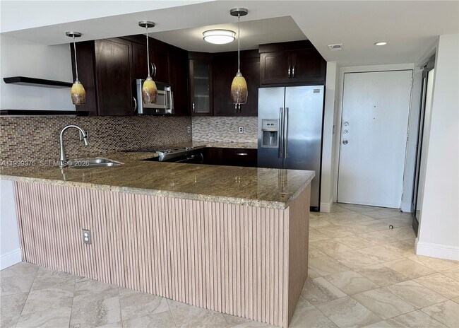 Building Photo - 14415 N Kendall Dr