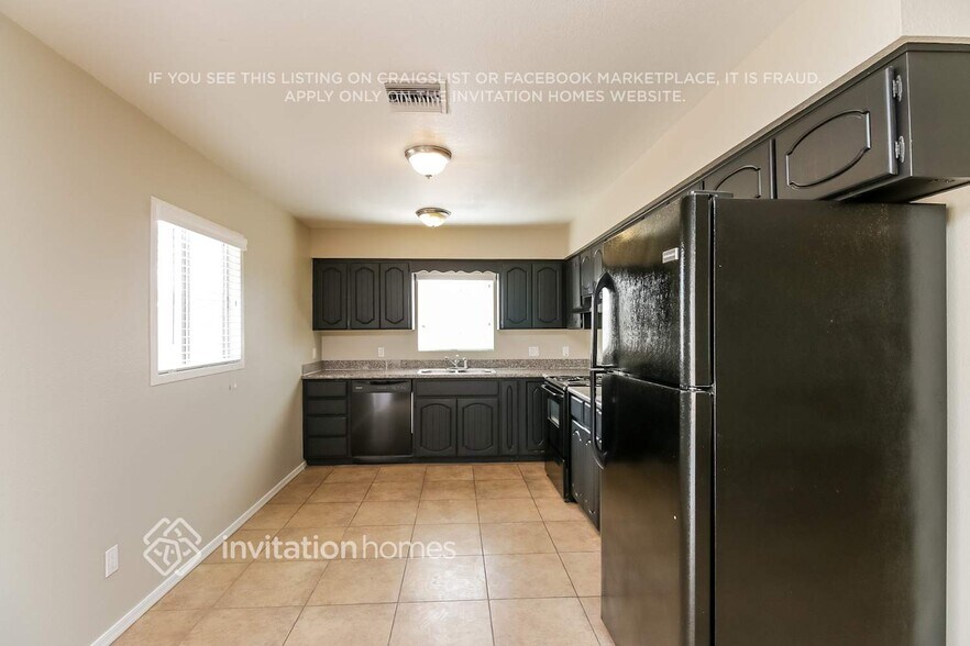 Building Photo - 1376 E 30th Ave