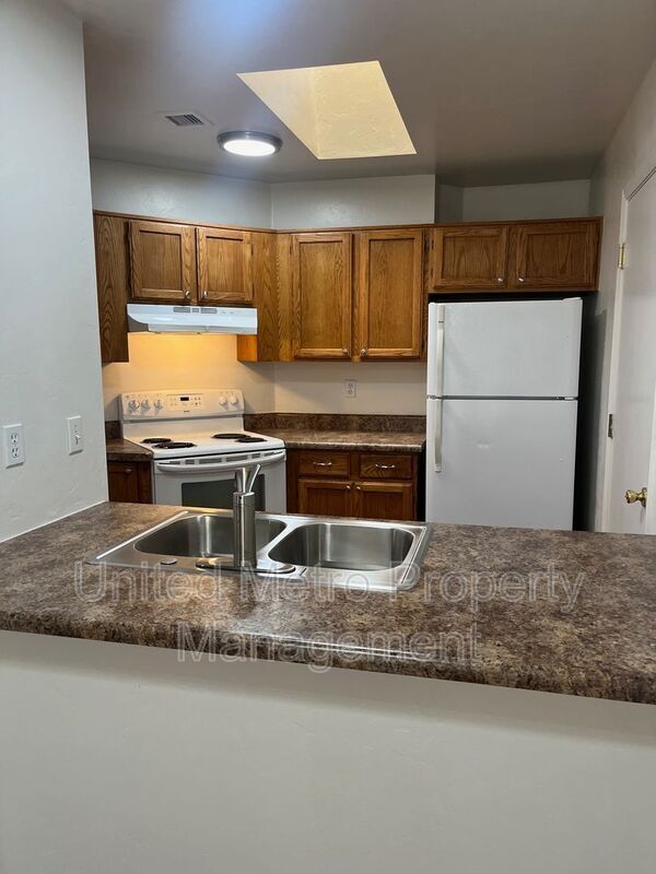 Building Photo - 8360 E. Lakeshore Drive