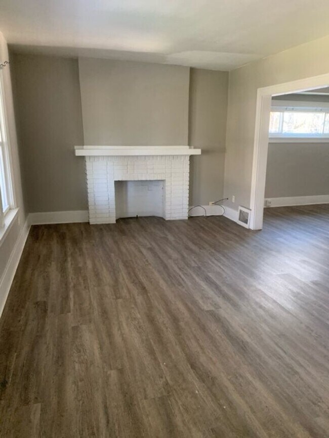Building Photo - 3548 Willys Pkwy